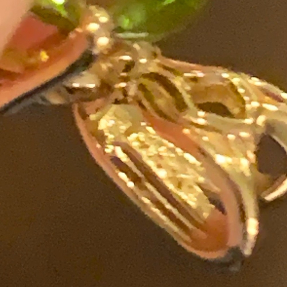 Green Oval Peridot Pendant in Gold Setting - Picture 5 of 6